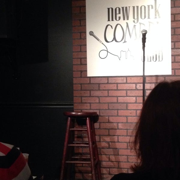 รูปภาพถ่ายที่ New York Comedy Club โดย Leona K. เมื่อ 12/1/2013