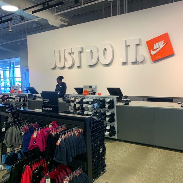 nike store in aurora outlet mall