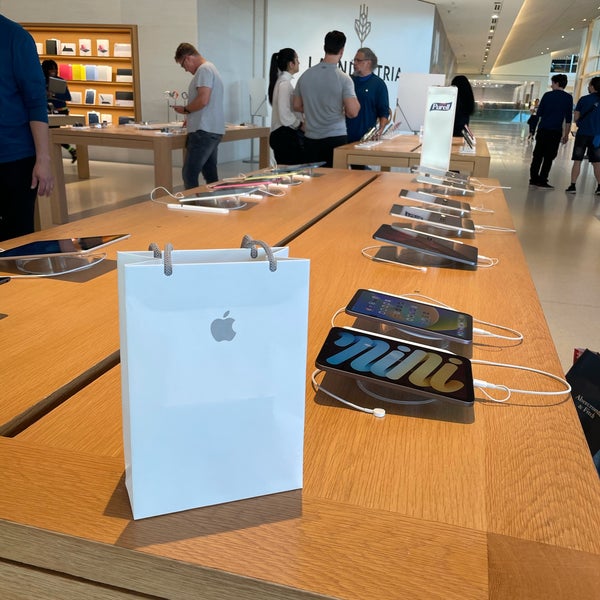 Apple Store in Aventura, Florida Editorial Stock Photo - Image of aventura,  electronics: 163001653