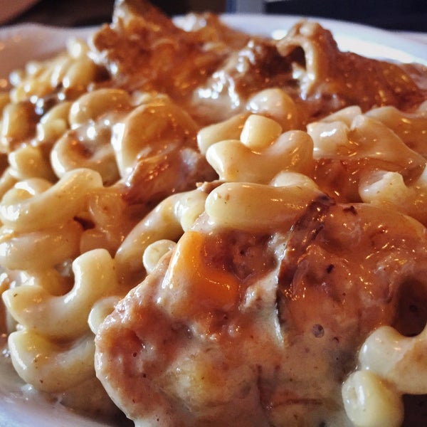 Omg pulled pork Mac & cheese...don't think of the calories!