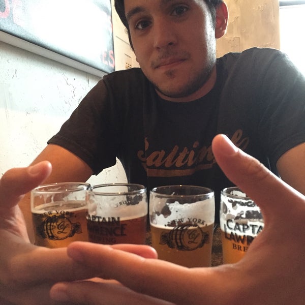 Photo taken at The Oath Craft Beer Sanctuary by Linda S. on 5/16/2015