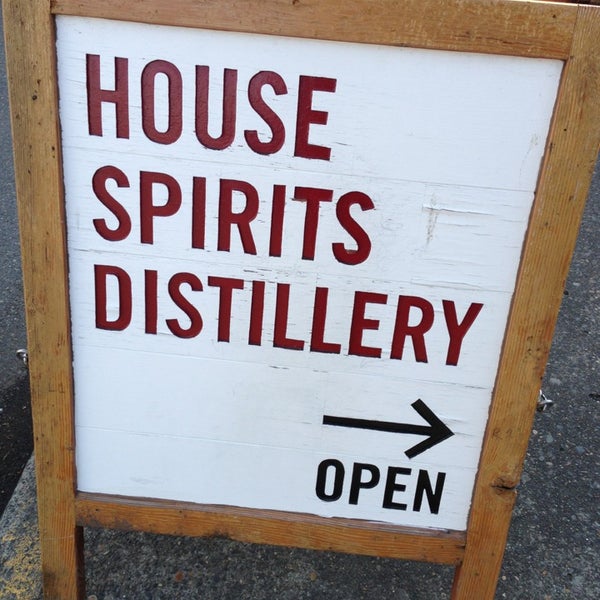Снимок сделан в House Spirits Distillery пользователем RC ⚾. 3/21/2013