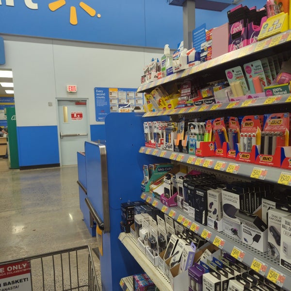 Walmart Supercenter Oneonta、NY