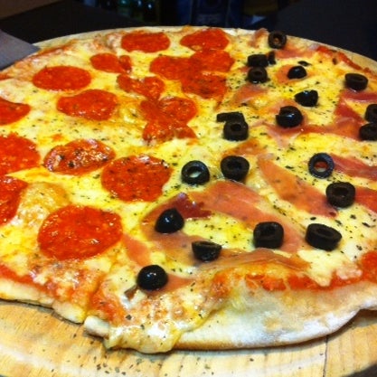 5/30/2014 tarihinde La Re Pizzaziyaretçi tarafından La Re Pizza'de çekilen fotoğraf