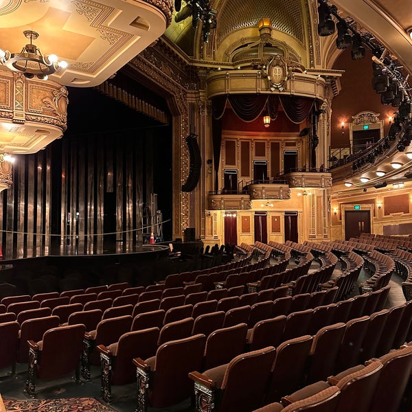 Снимок сделан в The Hippodrome Theatre at the France-Merrick Performing Arts Center пользователем Flávio R. 3/2/2023