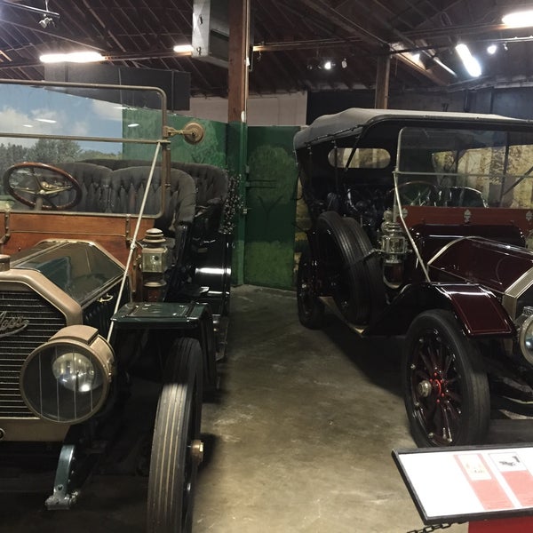 รูปภาพถ่ายที่ California Auto Museum โดย Jim C. เมื่อ 1/17/2015