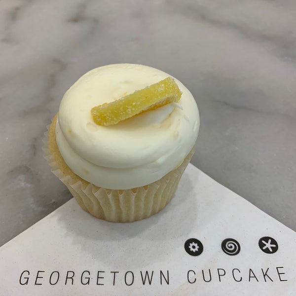 Photo taken at Georgetown Cupcake by Monica C. on 10/18/2019