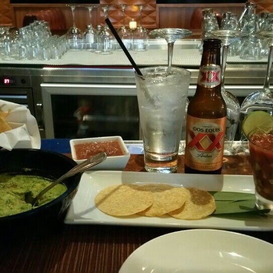 8/26/2015 tarihinde Kirk M.ziyaretçi tarafından Luna Modern Mexican Kitchen'de çekilen fotoğraf