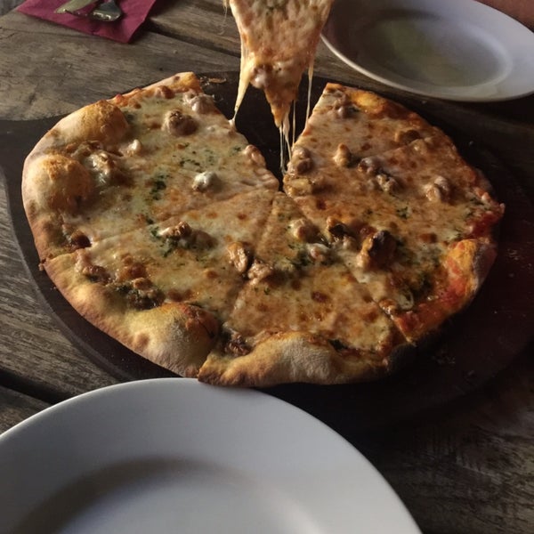 9/3/2017 tarihinde N Derin S.ziyaretçi tarafından İyi Pizza Bar'de çekilen fotoğraf
