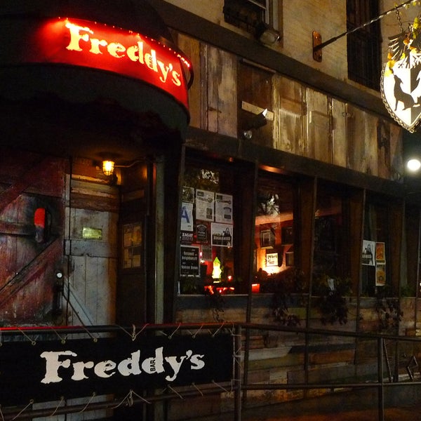 1/30/2014 tarihinde Freddy&#39;s Barziyaretçi tarafından Freddy&#39;s Bar'de çekilen fotoğraf