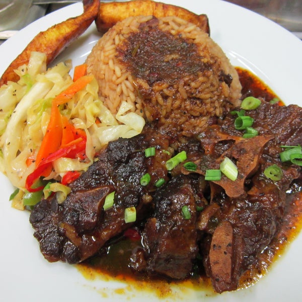 Снимок сделан в Janelle&#39;s Caribbean American Cuisine &amp; Bar пользователем Janelle&#39;s Caribbean American Cuisine &amp; Bar 8/28/2014