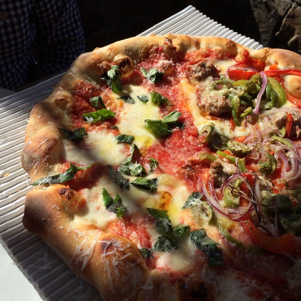 3/7/2015 tarihinde Junko I.ziyaretçi tarafından Howie&#39;s Artisan Pizza'de çekilen fotoğraf