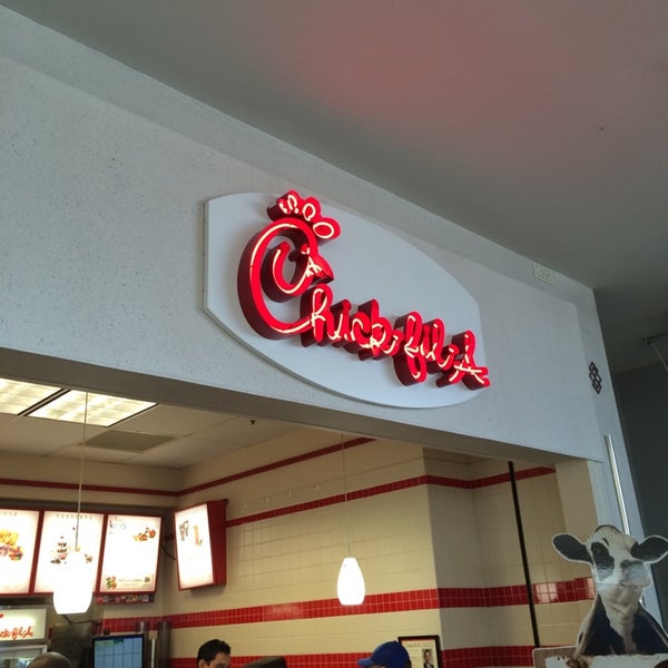 Photo taken at Chick-fil-A by ~¿o on 4/5/2014