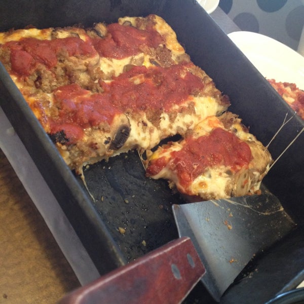 Foto tirada no(a) Junct&#39;n Square Pizza por Brooke W. em 8/31/2013