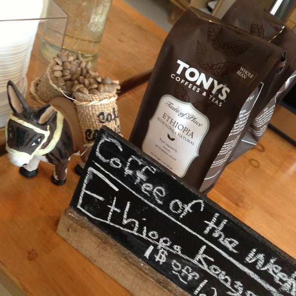 Photo prise au Tony&#39;s Coffees &amp; Teas par Gary H. le4/28/2013