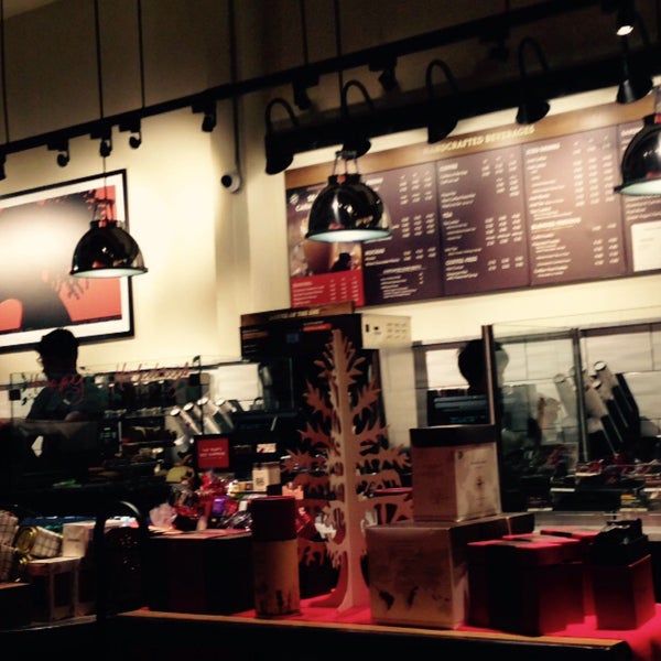 Photo taken at Peet&#39;s Coffee &amp; Tea by Kenley G. on 12/13/2014