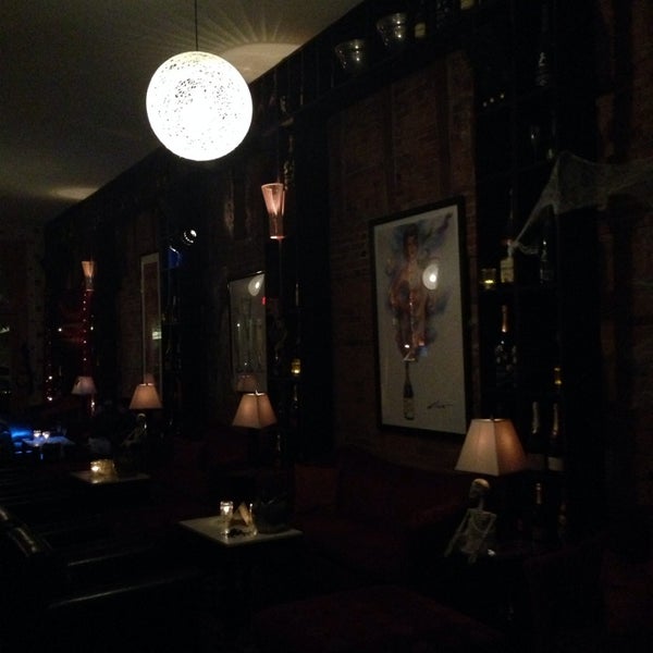 10/27/2013 tarihinde Kenley G.ziyaretçi tarafından The Bubble Lounge'de çekilen fotoğraf