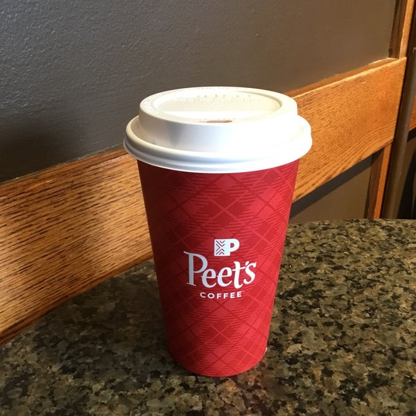 Das Foto wurde bei Peet&#39;s Coffee &amp; Tea von Kenley G. am 12/19/2017 aufgenommen