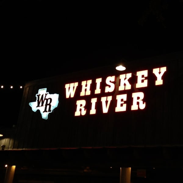 Foto tirada no(a) Whiskey River Dancehall &amp; Saloon por Camille M. em 4/20/2013