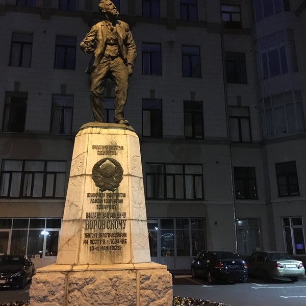 Памятник воровскому в москве на лубянке
