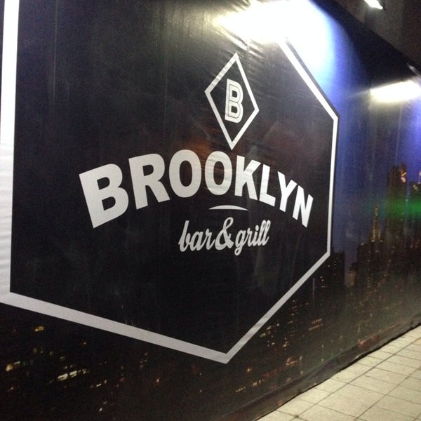 Foto tirada no(a) Brooklyn Bar &amp; Grill por Андрей Я. em 3/19/2014