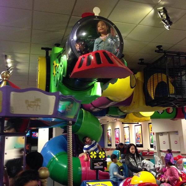 Fotos en Chuck E. Cheese Flushing 6 tips