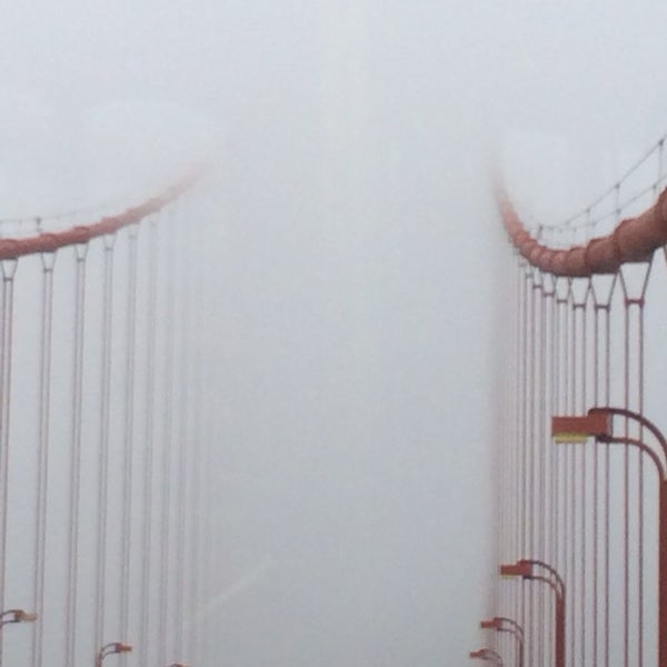 Foto tirada no(a) *CLOSED* Golden Gate Bridge Walking Tour por cabbytez em 9/30/2013