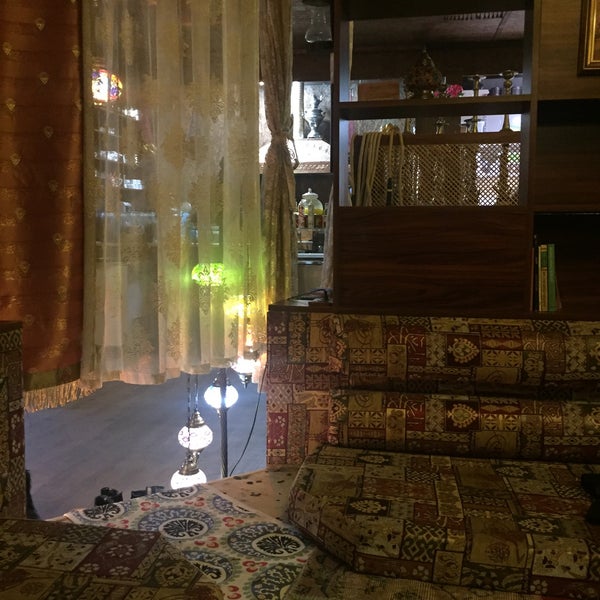 Foto diambil di Meşk Cafe&amp;Restaurant oleh Eser Çakır pada 11/14/2015