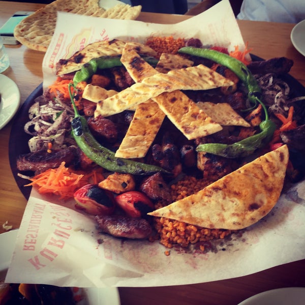 Das Foto wurde bei Kuruçeşme Cafe &amp; Restaurant von Taner V. am 6/6/2015 aufgenommen