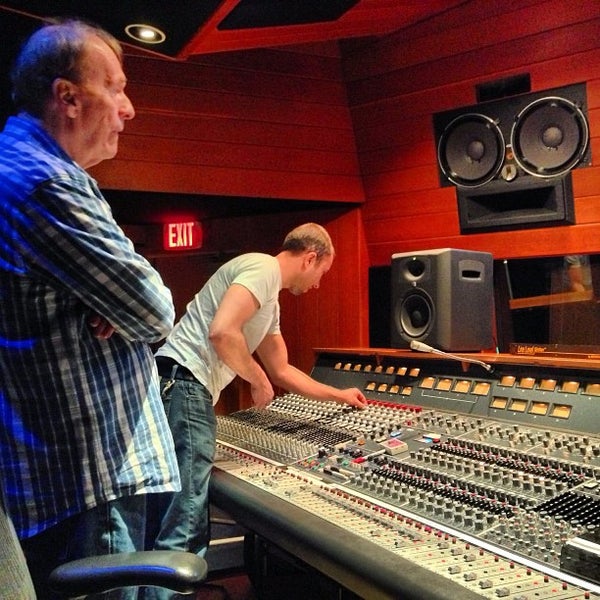 4/10/2013にSan T.がThe Village Recording Studiosで撮った写真