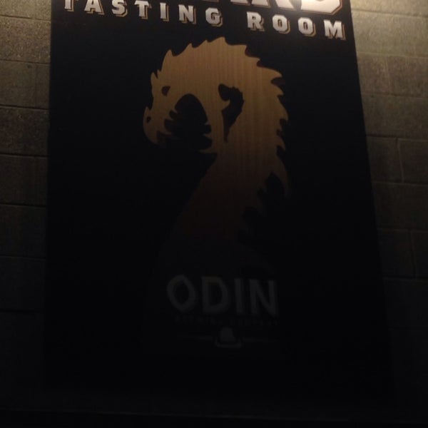 11/28/2013にTawmis L.がAsgard Tavern by Odin Brewing Companyで撮った写真