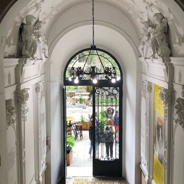 5/28/2019 tarihinde Beril S.ziyaretçi tarafından Mai Manó Gallery and Bookshop'de çekilen fotoğraf