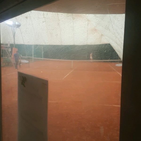 Foto diambil di Академия тенниса Александра Островского oleh Алексей Г. pada 4/22/2017