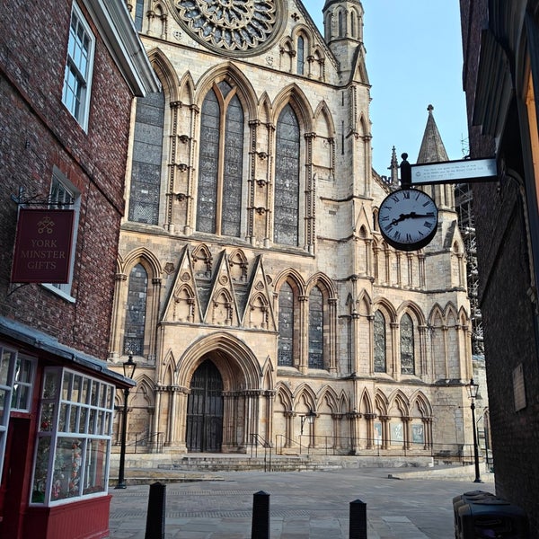 Foto tomada en Catedral de York  por James el 12/22/2023