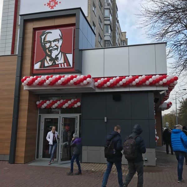 кфс тихорецк. Kfc ресторан с людьми. кфс в городе тихорецк. Kfc кафе. Kfs челябинск.