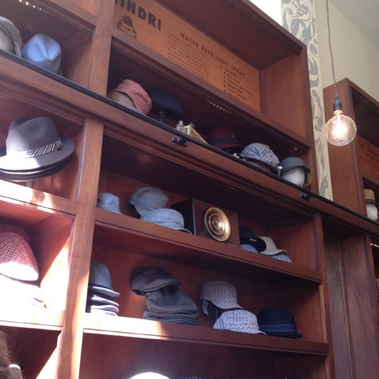 10/27/2012にMarina P.がGoorin Bros. Hat Shopで撮った写真