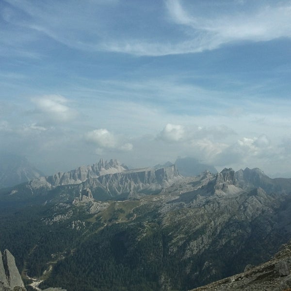 Горная база Рифуджо Лагацуой Rifugio Lagazuoi