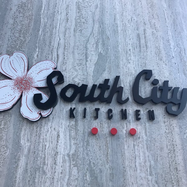 Foto tirada no(a) South City Kitchen por Cherie P. em 6/9/2017