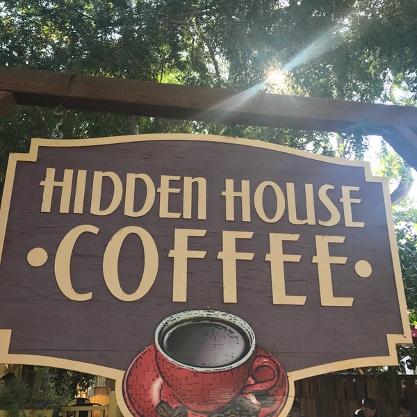 7/6/2017 tarihinde Cherie P.ziyaretçi tarafından Hidden House Coffee'de çekilen fotoğraf