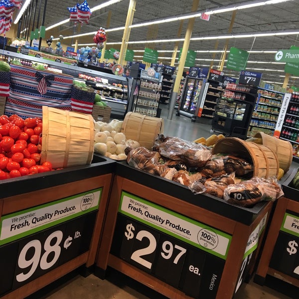 Walmart Neighborhood Market Grocery Store in Stanton