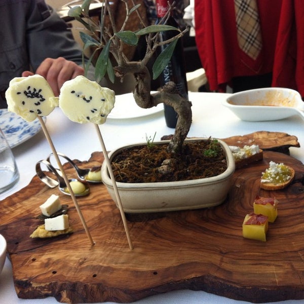 Foto diambil di Restaurant L&#39;Antic Molí oleh Carmen U. pada 4/2/2015