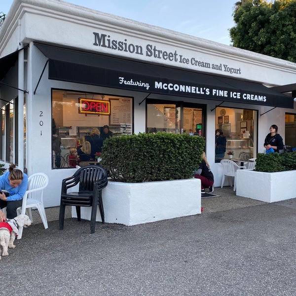Photo taken at Mission Street Ice Cream and Yogurt - Featuring McConnell&#39;s Fine Ice Creams by eunsan G. on 1/1/2020