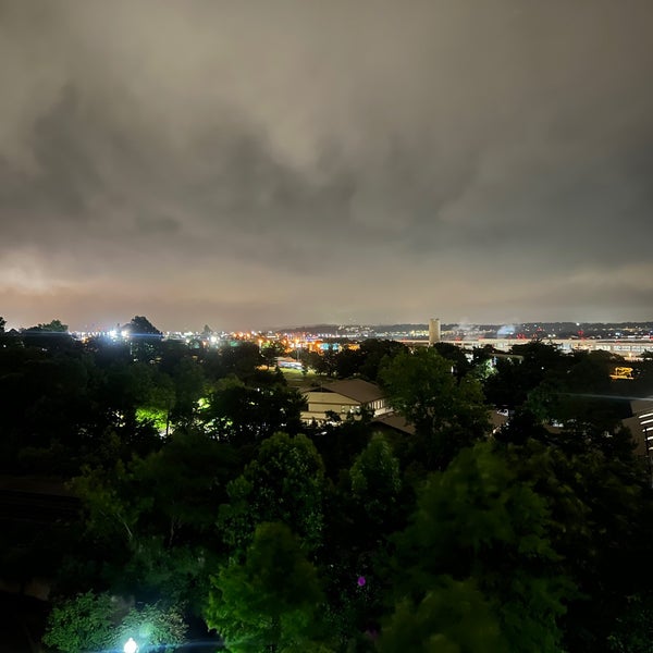 6/22/2023 tarihinde Paul W.ziyaretçi tarafından Renaissance Arlington Capital View Hotel'de çekilen fotoğraf