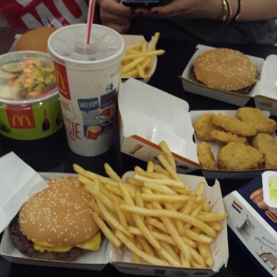 Foto tirada no(a) McDonald&#39;s por Bahar O. em 1/6/2014
