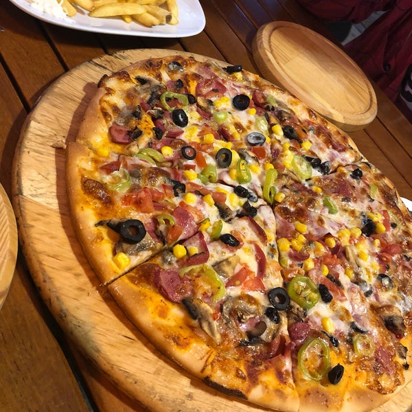 Photo taken at Tad Pizza &amp; Burger by Merve U. on 8/9/2019