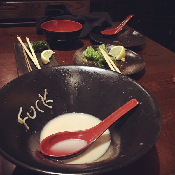 Das Foto wurde bei Yama Izakaya &amp; Sushi von Jered Jianfeng Y. am 5/19/2015 aufgenommen