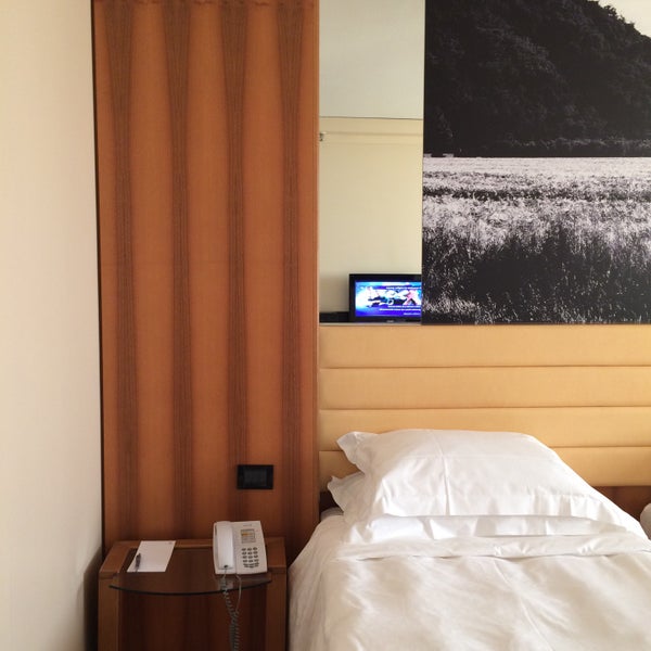 Foto diambil di Four Points by Sheraton Padova Hotel &amp; Conference Center oleh Monika Z. pada 9/4/2015