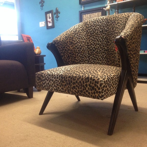 Photo taken at Bella&#39;s House Furniture Consignment by Wade A. on 1/4/2014