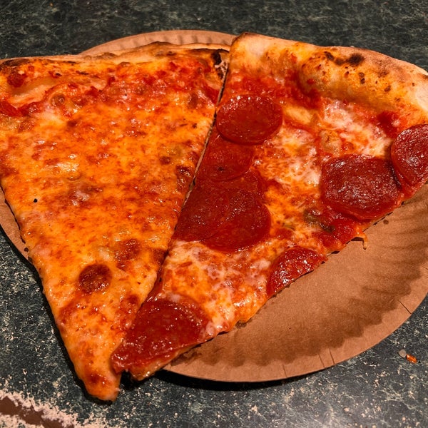 Photo taken at Joe&#39;s Pizza by Steve L. on 10/2/2022