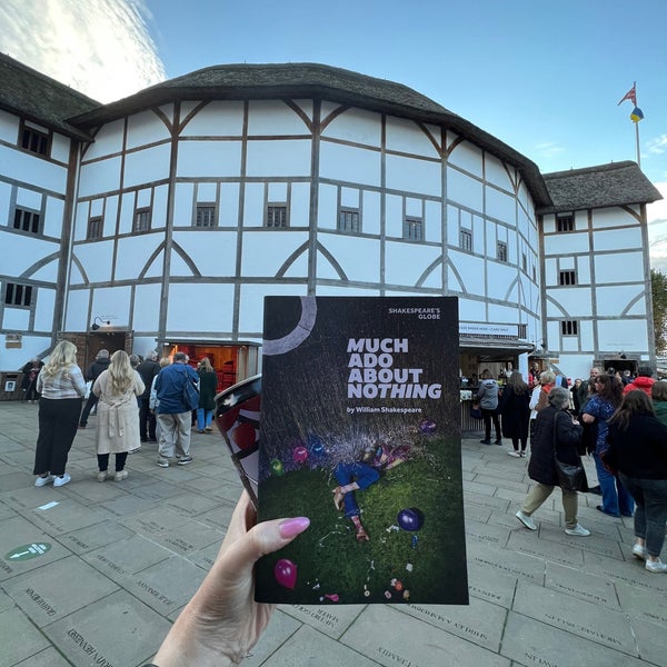 Foto tirada no(a) Shakespeare&#39;s Globe Theatre por Natasha em 9/25/2022